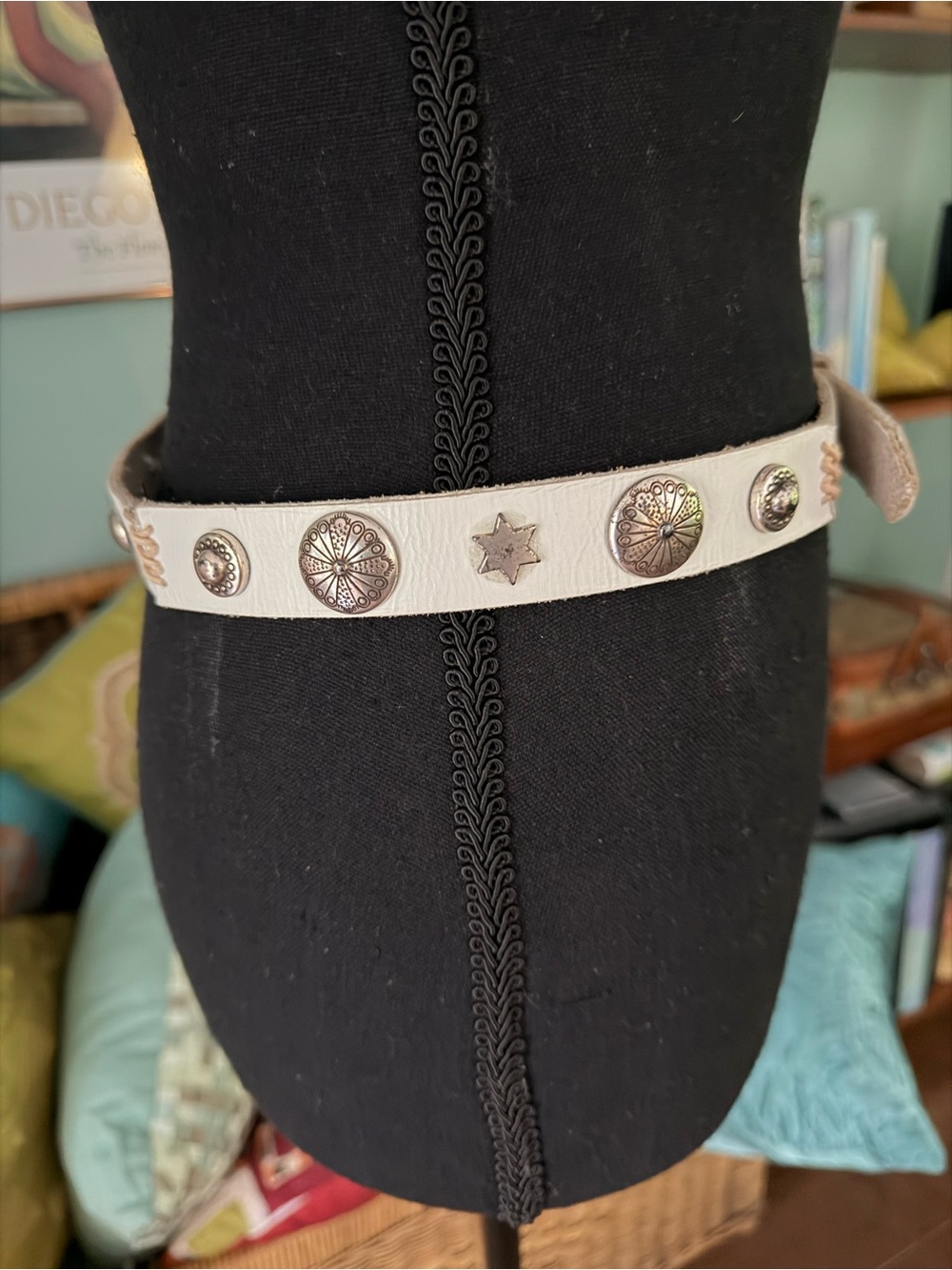 Fossil White Leather Studded Belt with Silver Accents - Picture 5 of 8